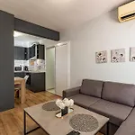 Karavelov Center * فارنا
