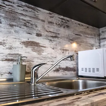 Karavelov Center فارنا