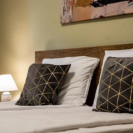 Karavelov Center * וארנה