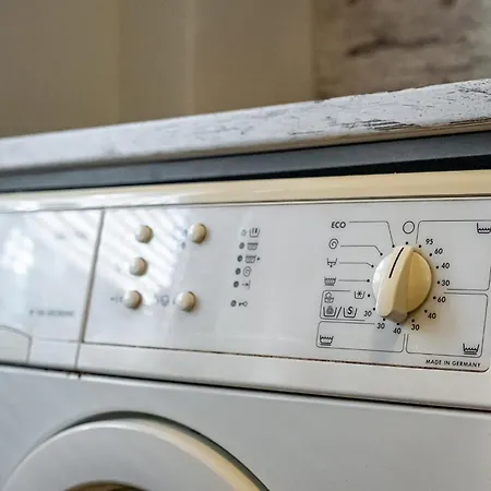 Karavelov Center * וארנה