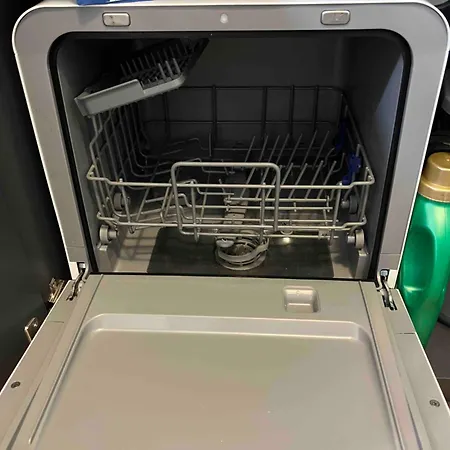 Karavelov Center * וארנה